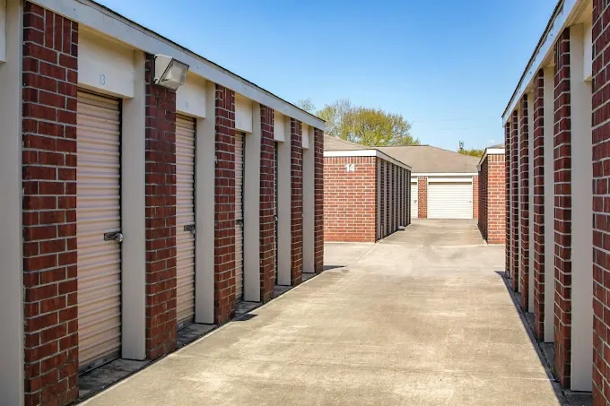 Devon Self Storage - 13800 Veterans Memorial Dr. exterior view of drive up storage