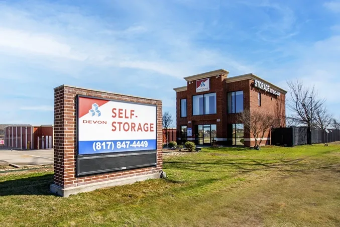 Self storage units Devon Self Storage - Fort Worth on Blue Mound, signage