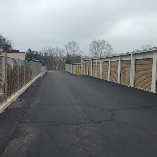 Self Storage in Cape Girardeau, MO on 1678 Kingsway Drive, row of drive up storage