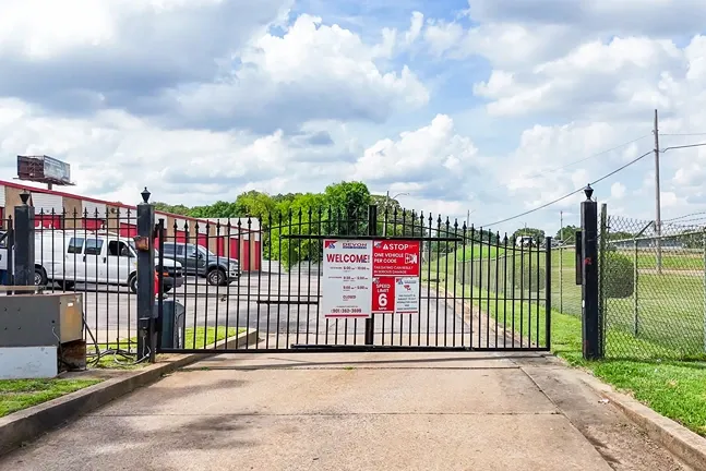 Exterior image of Devon Self Storage access gate Oakhaven, Memphis
