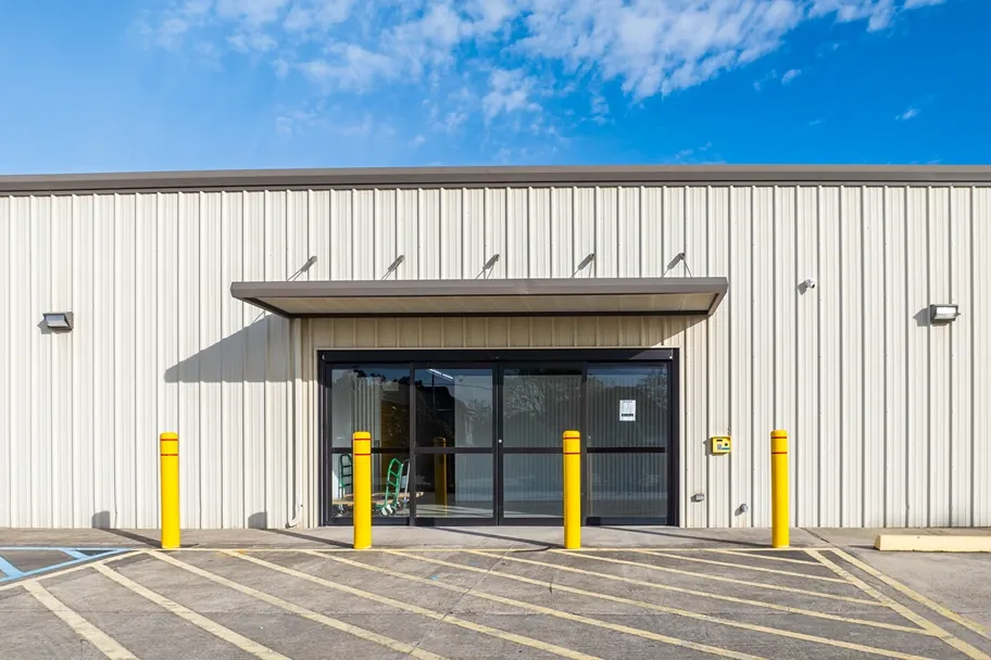 Storage entrance at Devon Self Storage in Lafayette, LA, on Congress Street