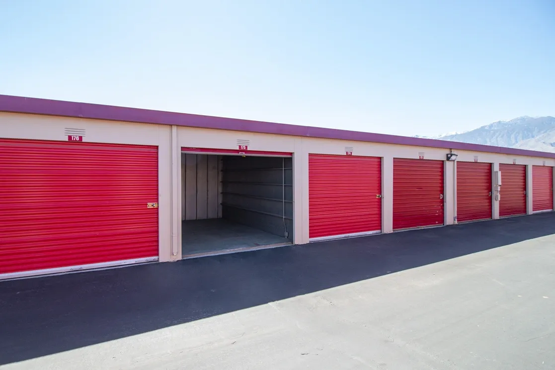 Spacious, outdoor storage units in Cathedral City, CA