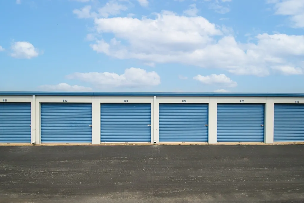 Exterior Image of Devon Self Storage Units in Lynwood, IL
