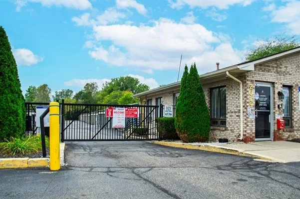 Devon - Exterior Access Gate, Devon Self Storage - Waterford