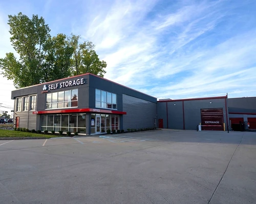 Devon Self Storage in Fraser Michigan exterior facility, entrance, drive thru entry