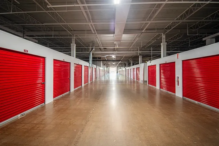 Interior drive isle image at Devon Self Storage Grand Rapids