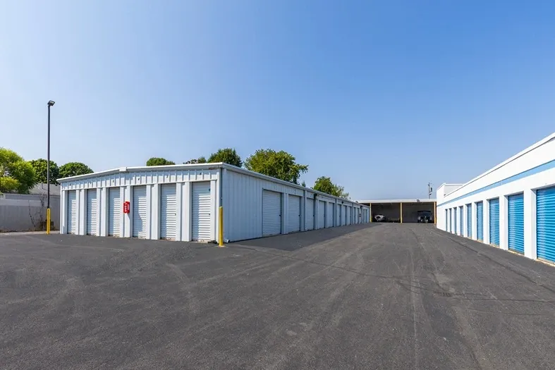 Devon - Exterior Drive Up Units, in Troy, IL on 1585 Troy O'Fallon Rd