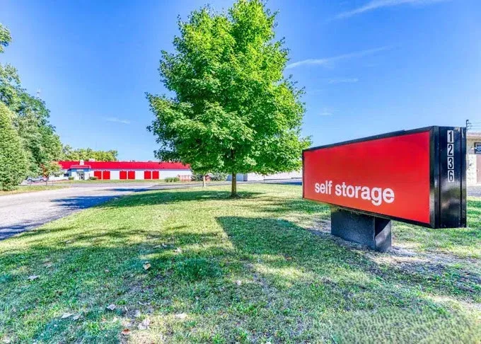 signage to storage on Ball Ave in Grand Rapids, MI, Devon Self Storage- Ball Ave.