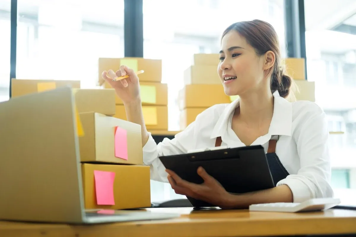 woman-labeling-boxes.jpg