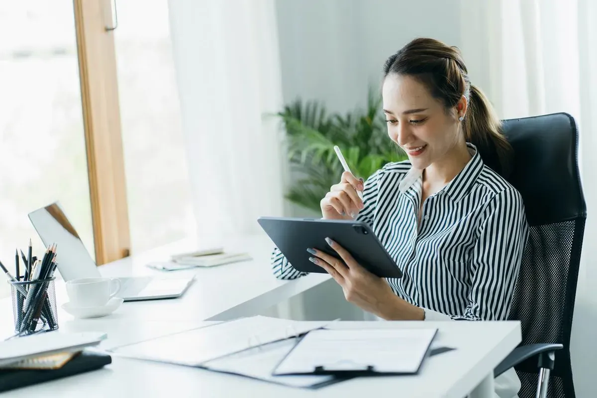 woman-using-ipad.jpg