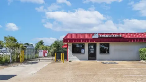 Entrance to self storage in Autumn Ridge, Memphis, TN, Devon Self Storage with Gated entrance.