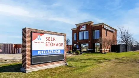 Self storage units Devon Self Storage - Fort Worth on Blue Mound, signage