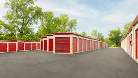 Drive up self storage units, red doors, wide lanes storage Units in South Cordova, TN