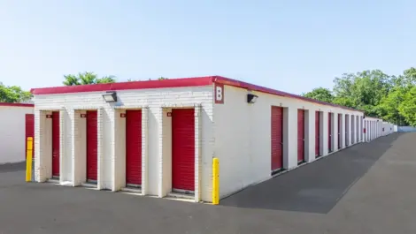Outdoor storage with red doors, drive up storage in Autumn Ridge, Memphis, TN Devon Self Storage. Mini storage and small storage options.