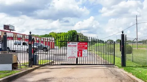Exterior image of Devon Self Storage access gate Oakhaven, Memphis
