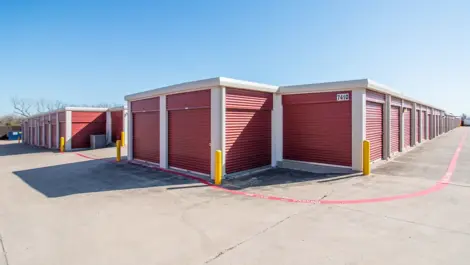 Drive up access storage units in Devon Self Storage - Fort Worth