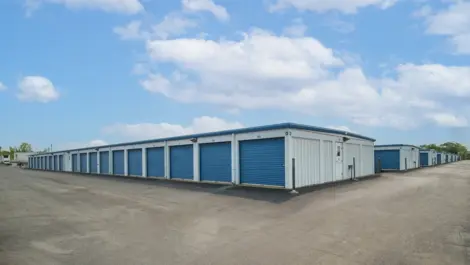 Exterior Image of Devon Self Storage Units in Lynwood, IL