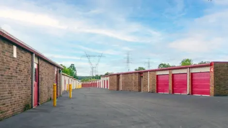 Exterior image of Devon Self Storage units in North Cordova, TN