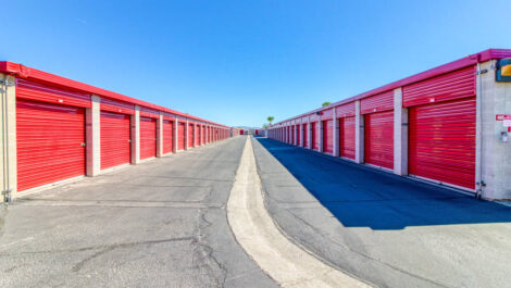 Large open driveways at Devon Self Storage in Palm Springs, California