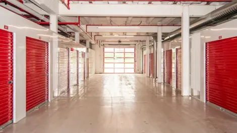 Interior drive isle image at Devon Self Storage, Devon - Buchanan Ave