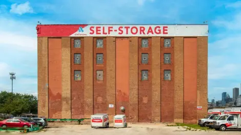 Exterior Image of Devon Self Storage in Chicago, IL