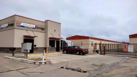 Exterior of Devon Self Storage in Edmond.