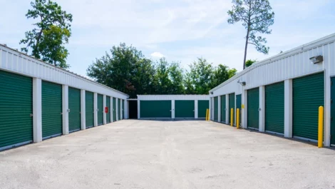 Wide lanes at storage facility for drive up access in Highlands, Jacksonville, FL. Devon Self Storage Jacksonville