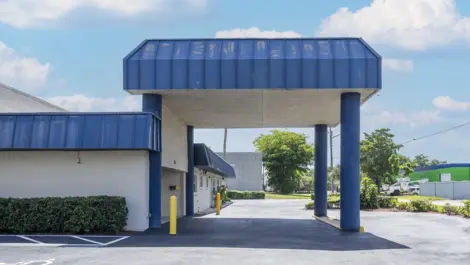 Drive up storage units in Pompano Beach, FL at Devon Self Storage Pompano Beach