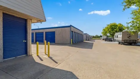 Drive-up units at Devon Self Storage in Ardmore.