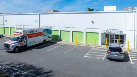 Unloading, drive up access storage units in Walpole, MA