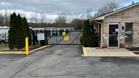 full view of secure, gated storage units, Waterford Township, MI, Storage Units on Dixie Highway
