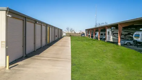 Devon Self Storage in Katy, TX exterior and parking storage