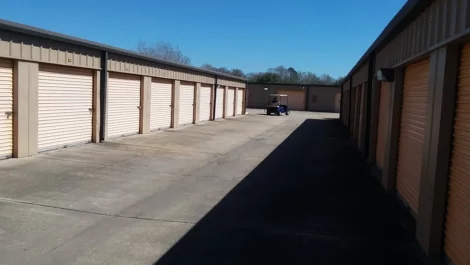 drive up storage Devon Self Storage - 2860 Evangeline