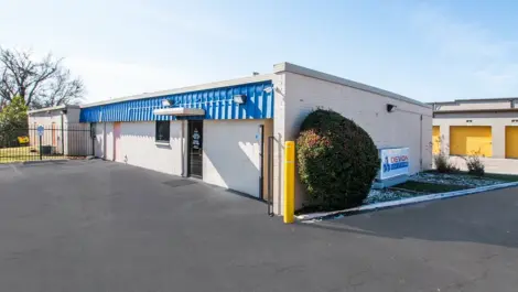 Exterior image of Devon Self Storage office Richardson