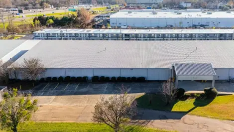 Skyview of covered entrance to Devon Self Storage 5961 Interstate in Jackson, MS
