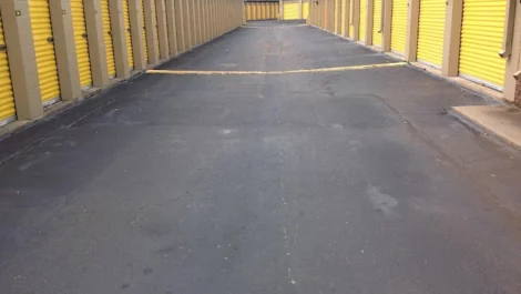 Wide lane to outdoor storage units Jackson, Mississippi Storage Uni