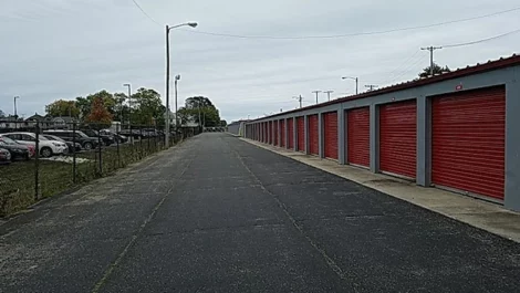 Self Storage Units in Racine, WI on 1744 Grange Ave, drive up storage