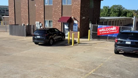 Entrance area Self Storage in Cape Girardeau, MO on 1678 Kingsway Drive