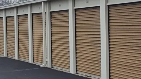 Self Storage in Cape Girardeau, MO on 1678 Kingsway Drive, close up storage units, drive up, outdoor