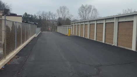 Self Storage in Cape Girardeau, MO on 1678 Kingsway Drive, row of drive up storage