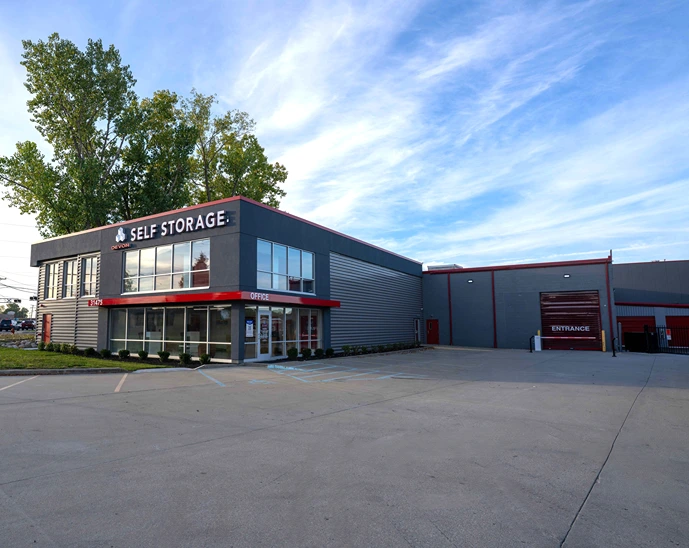 Devon Self Storage in Fraser Michigan exterior facility