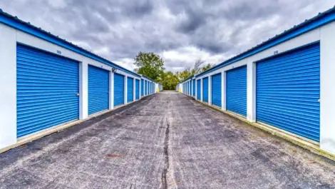 drive up storage units in Lansing, MI