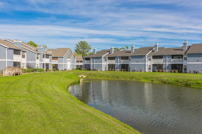 Exterior view of apartments and pond in Tampa, FL