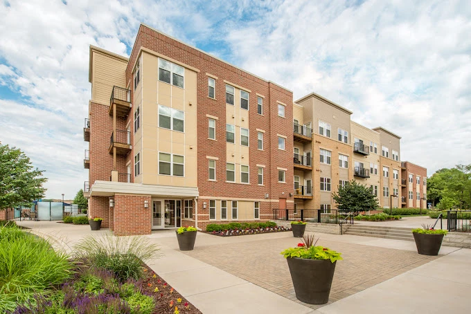 Enclave near Self Storage in Milwaukee