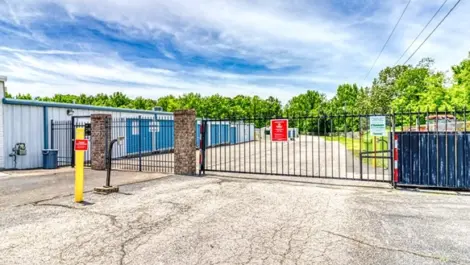 Gated entry to storage units Springfield TN