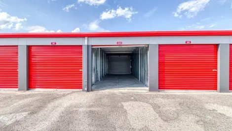 Drive up storage unit open Kissimmee, FL
